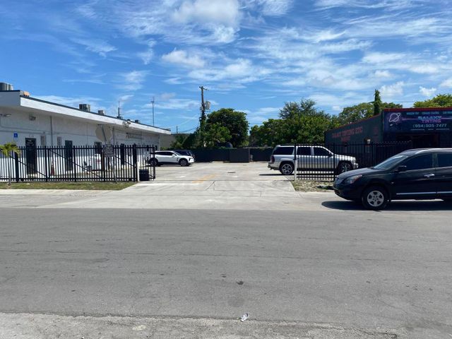 1000 S 56th Avenue, Hollywood, FL 33023