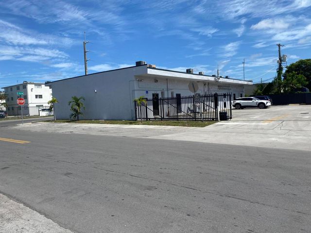 1000 S 56th Avenue, Hollywood, FL 33023