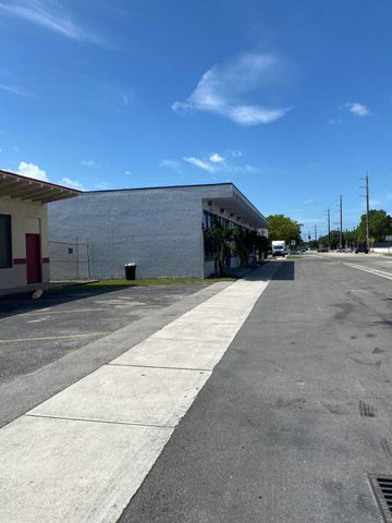 1000 S 56th Avenue, Hollywood, FL 33023