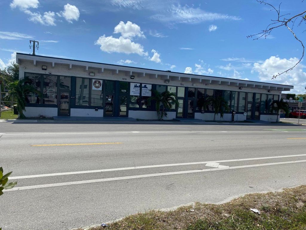 1000 S 56th Avenue, Hollywood, FL 33023