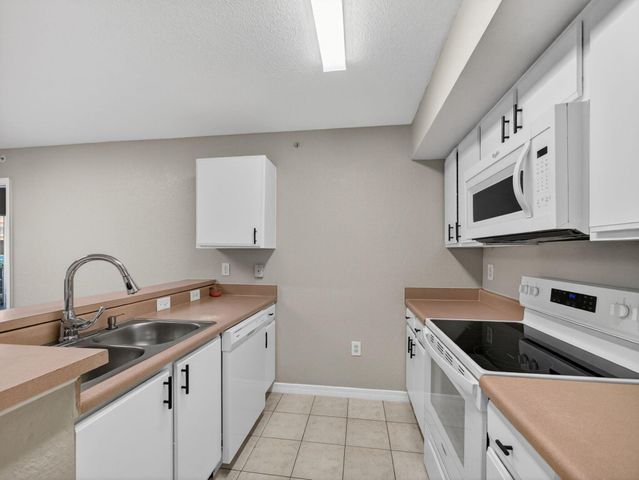 121 SW Palm Drive 107, Port St Lucie, FL 34986