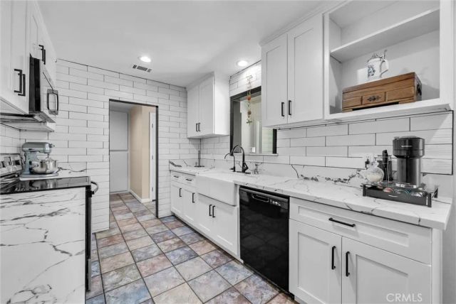 24048 Cruise Circle, Canyon Lake, CA 92587