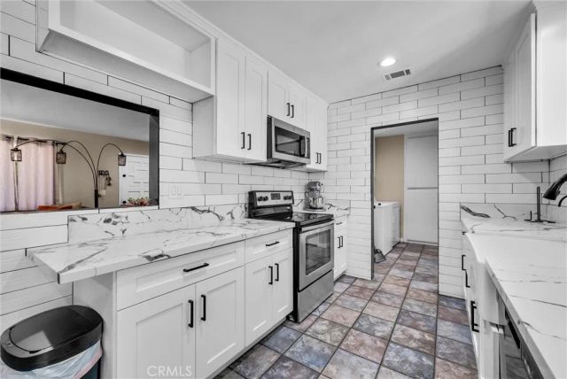 24048 Cruise Circle, Canyon Lake, CA 92587