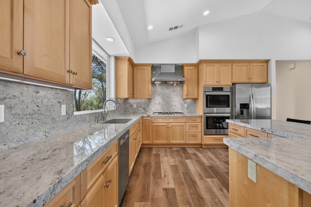 2761 Ponderosa Rd, Shingle Springs, CA 95682