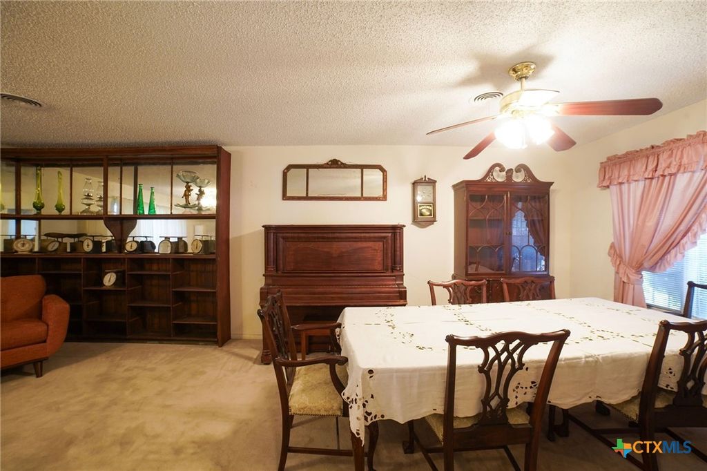 Image 10 of property listing at 212 Highland Oaks Drive, Harker Heights, TX 76548