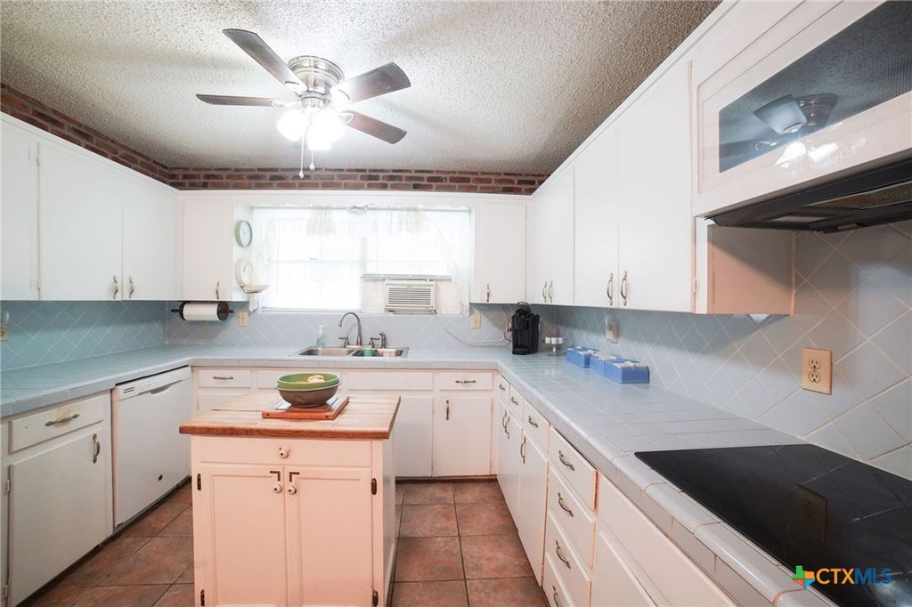 Image 13 of property listing at 212 Highland Oaks Drive, Harker Heights, TX 76548