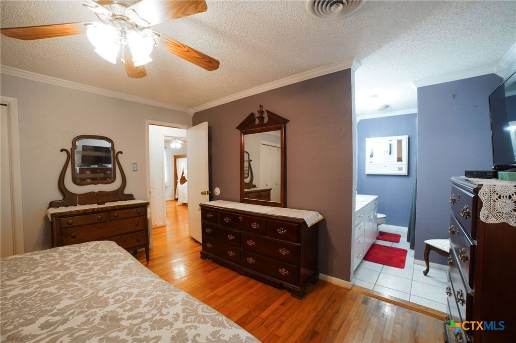 Image 27 of property listing at 212 Highland Oaks Drive, Harker Heights, TX 76548