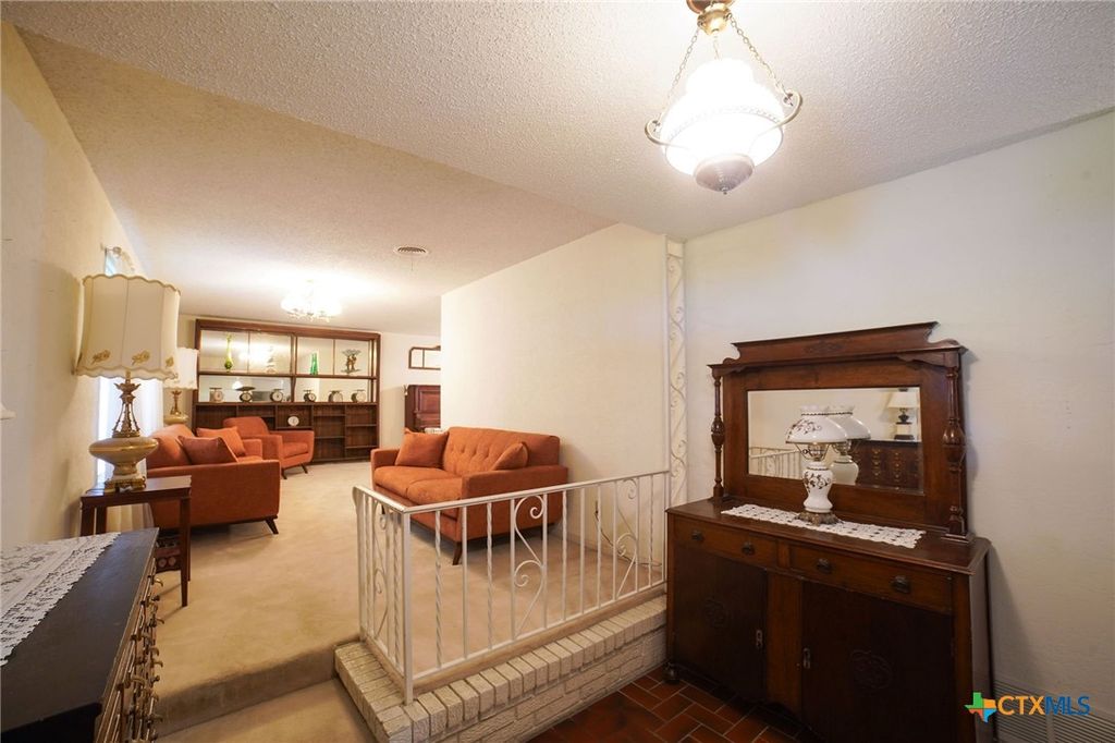 Image 4 of property listing at 212 Highland Oaks Drive, Harker Heights, TX 76548