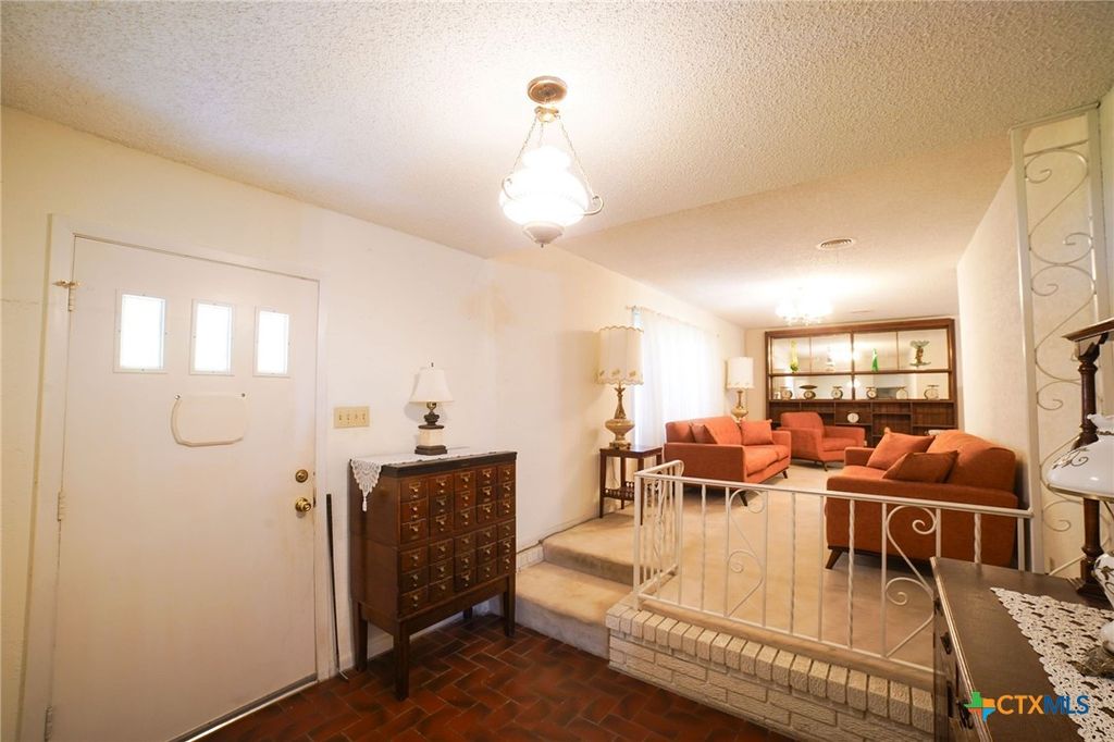 Image 5 of property listing at 212 Highland Oaks Drive, Harker Heights, TX 76548