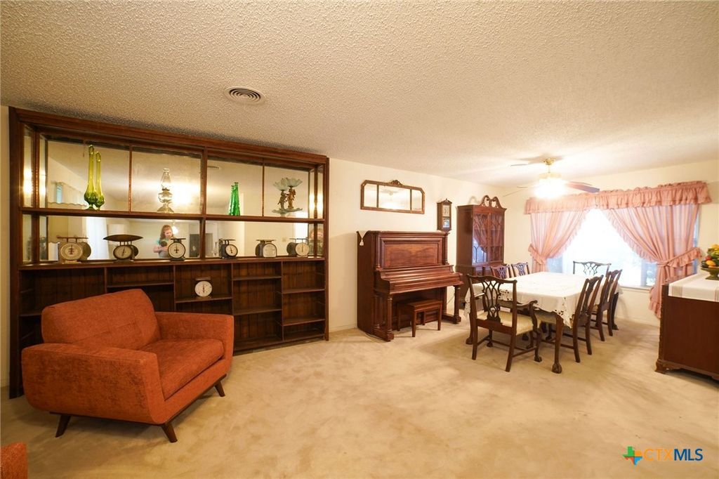 Image 8 of property listing at 212 Highland Oaks Drive, Harker Heights, TX 76548