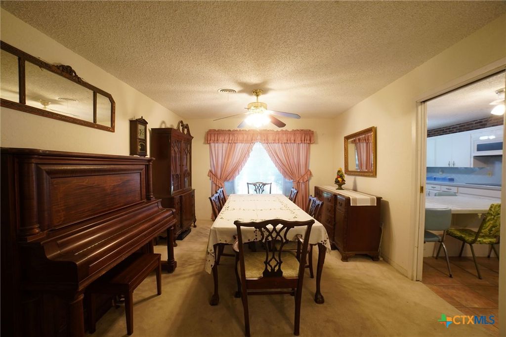 Image 9 of property listing at 212 Highland Oaks Drive, Harker Heights, TX 76548