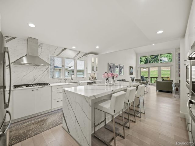 6420 Apple Grove Lane, Bloomfield Hills, MI 48301