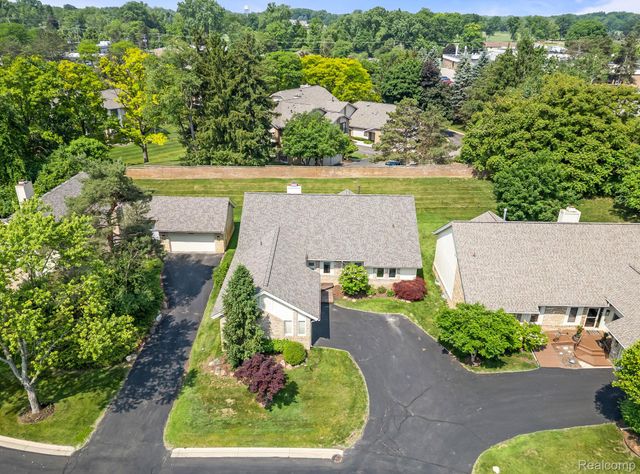 6420 Apple Grove Lane, Bloomfield Hills, MI 48301