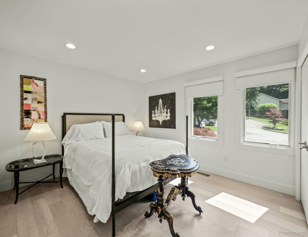 6420 Apple Grove Lane, Bloomfield Hills, MI 48301