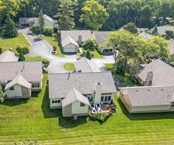 6420 Apple Grove Lane, Bloomfield Hills, MI 48301