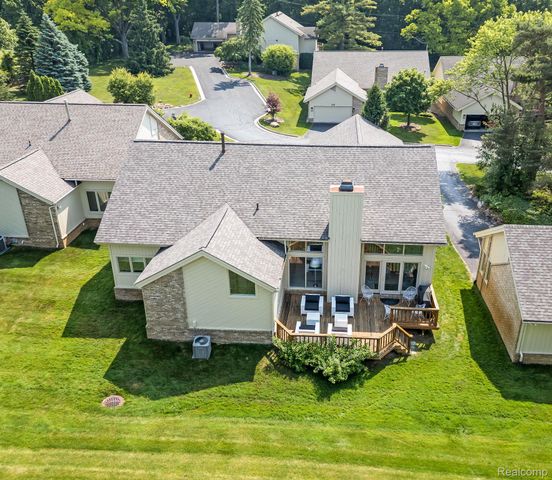 6420 Apple Grove Lane, Bloomfield Hills, MI 48301