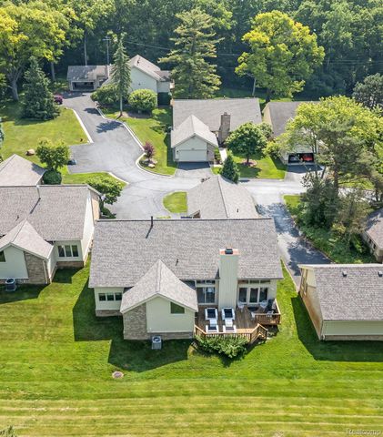 6420 Apple Grove Lane, Bloomfield Hills, MI 48301
