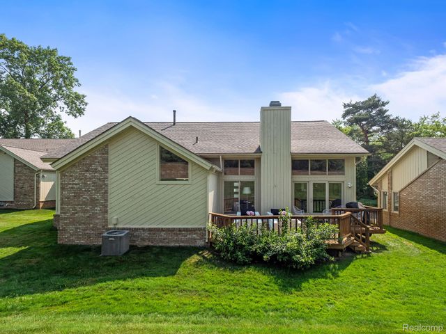 6420 Apple Grove Lane, Bloomfield Hills, MI 48301