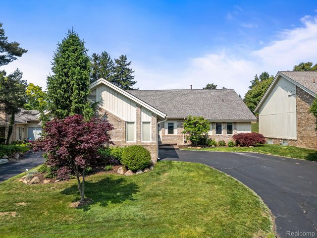 6420 Apple Grove Lane, Bloomfield Hills, MI 48301