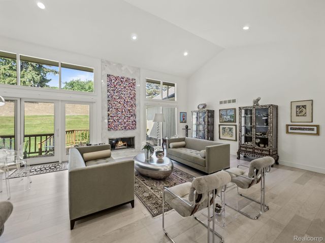 6420 Apple Grove Lane, Bloomfield Hills, MI 48301