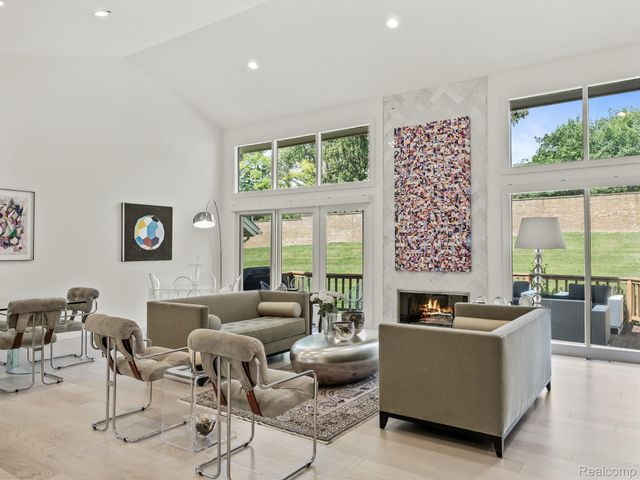 6420 Apple Grove Lane, Bloomfield Hills, MI 48301