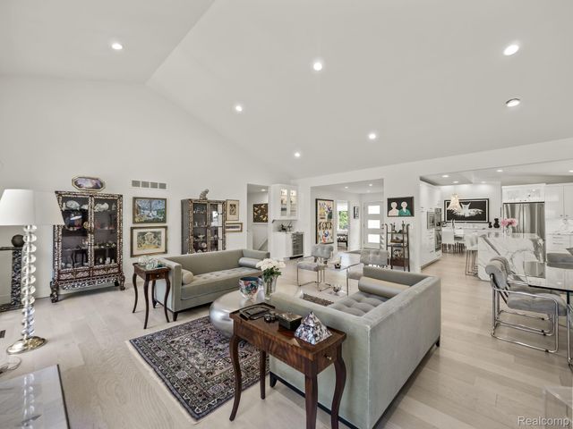 6420 Apple Grove Lane, Bloomfield Hills, MI 48301