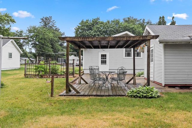 802 E 7th Avenue, Brodhead, WI 53520