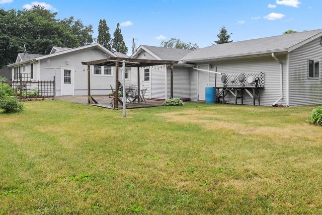 802 E 7th Avenue, Brodhead, WI 53520