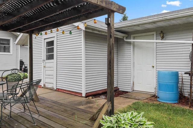 802 E 7th Avenue, Brodhead, WI 53520