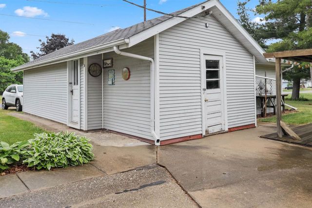 802 E 7th Avenue, Brodhead, WI 53520