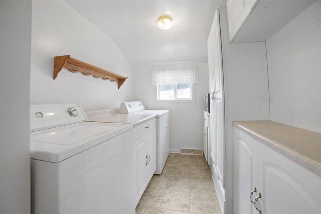 802 E 7th Avenue, Brodhead, WI 53520