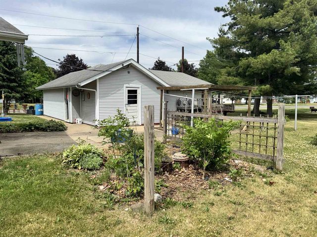 802 E 7th Avenue, Brodhead, WI 53520