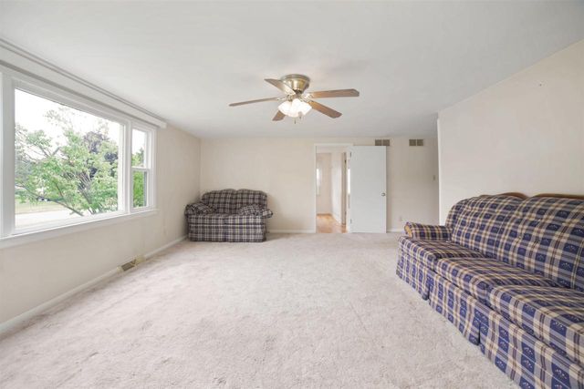 802 E 7th Avenue, Brodhead, WI 53520