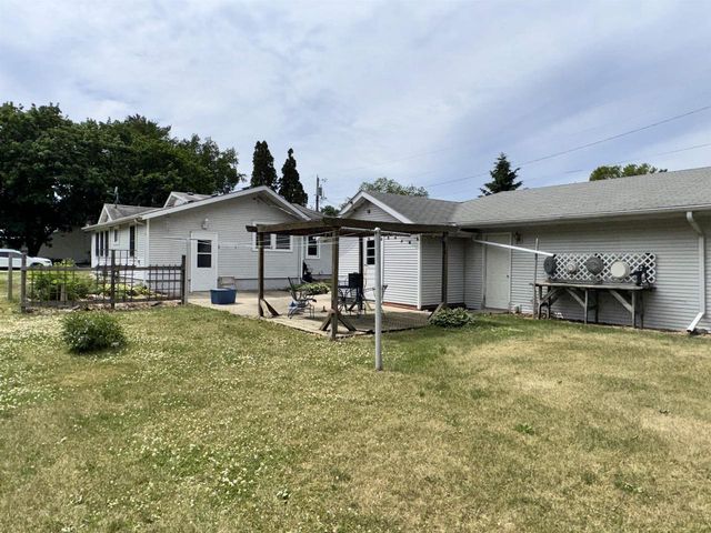 802 E 7th Avenue, Brodhead, WI 53520