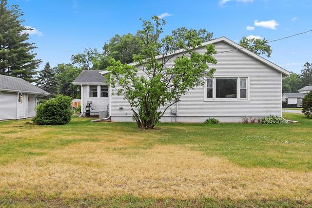 802 E 7th Avenue, Brodhead, WI 53520