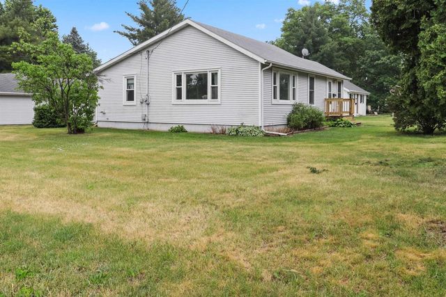802 E 7th Avenue, Brodhead, WI 53520