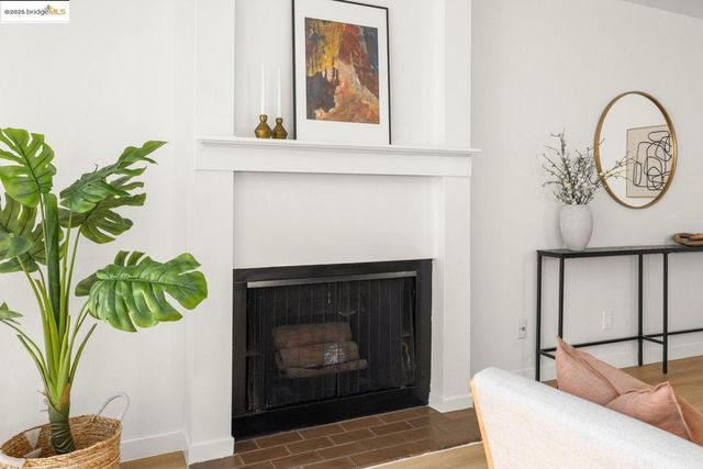 5340 Broadway Ter 102, Oakland, CA 94618