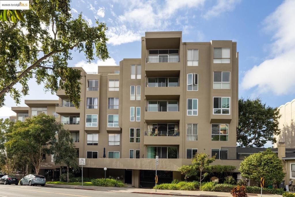 5340 Broadway Ter 102, Oakland, CA 94618