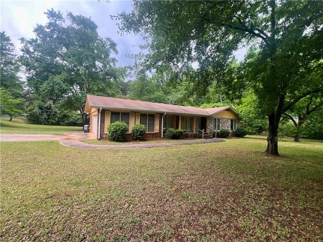 90 Club Circle, Stockbridge, GA 30281