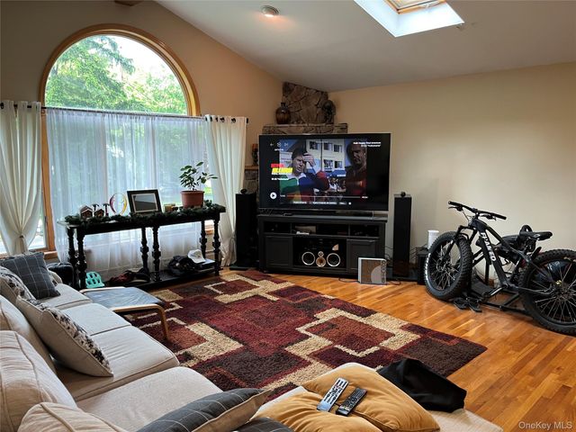 143 Pineview Avenue, Bardonia, NY 10954