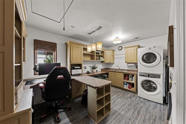 3908 W 140th Drive, Leawood, KS 66224