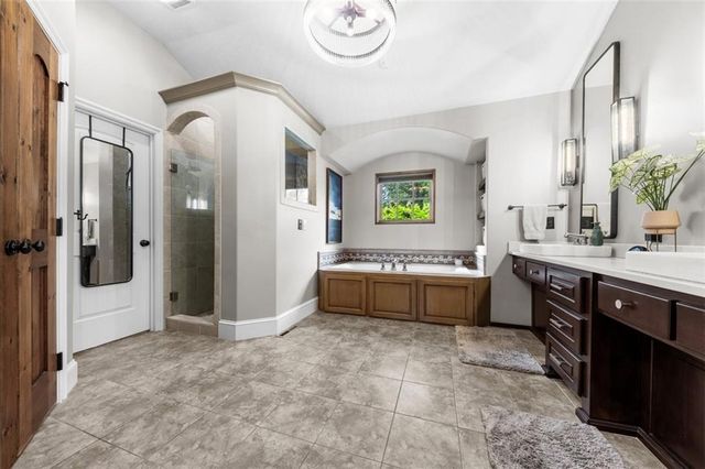 3908 W 140th Drive, Leawood, KS 66224