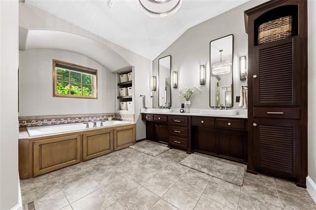 3908 W 140th Drive, Leawood, KS 66224