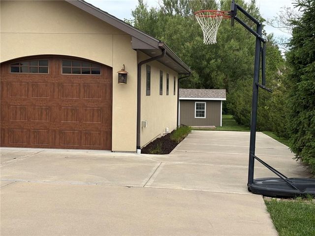 3908 W 140th Drive, Leawood, KS 66224