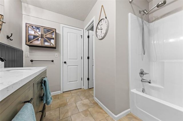 3908 W 140th Drive, Leawood, KS 66224