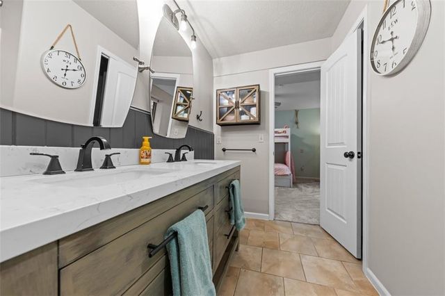 3908 W 140th Drive, Leawood, KS 66224