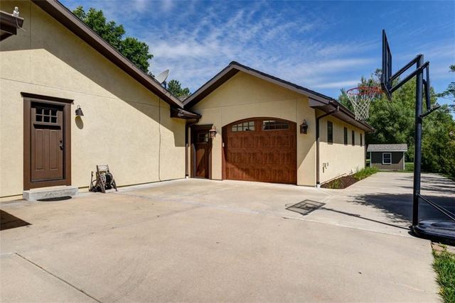 3908 W 140th Drive, Leawood, KS 66224