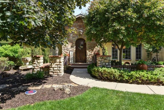 3908 W 140th Drive, Leawood, KS 66224
