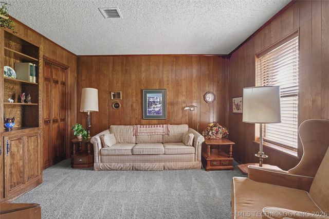 8617 S 71st East Avenue, Tulsa, OK 74133