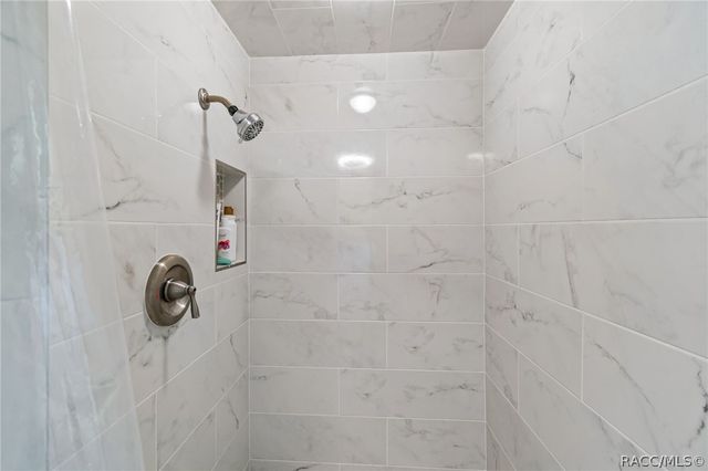 10039 W Halls River Road, Homosassa, FL 34448